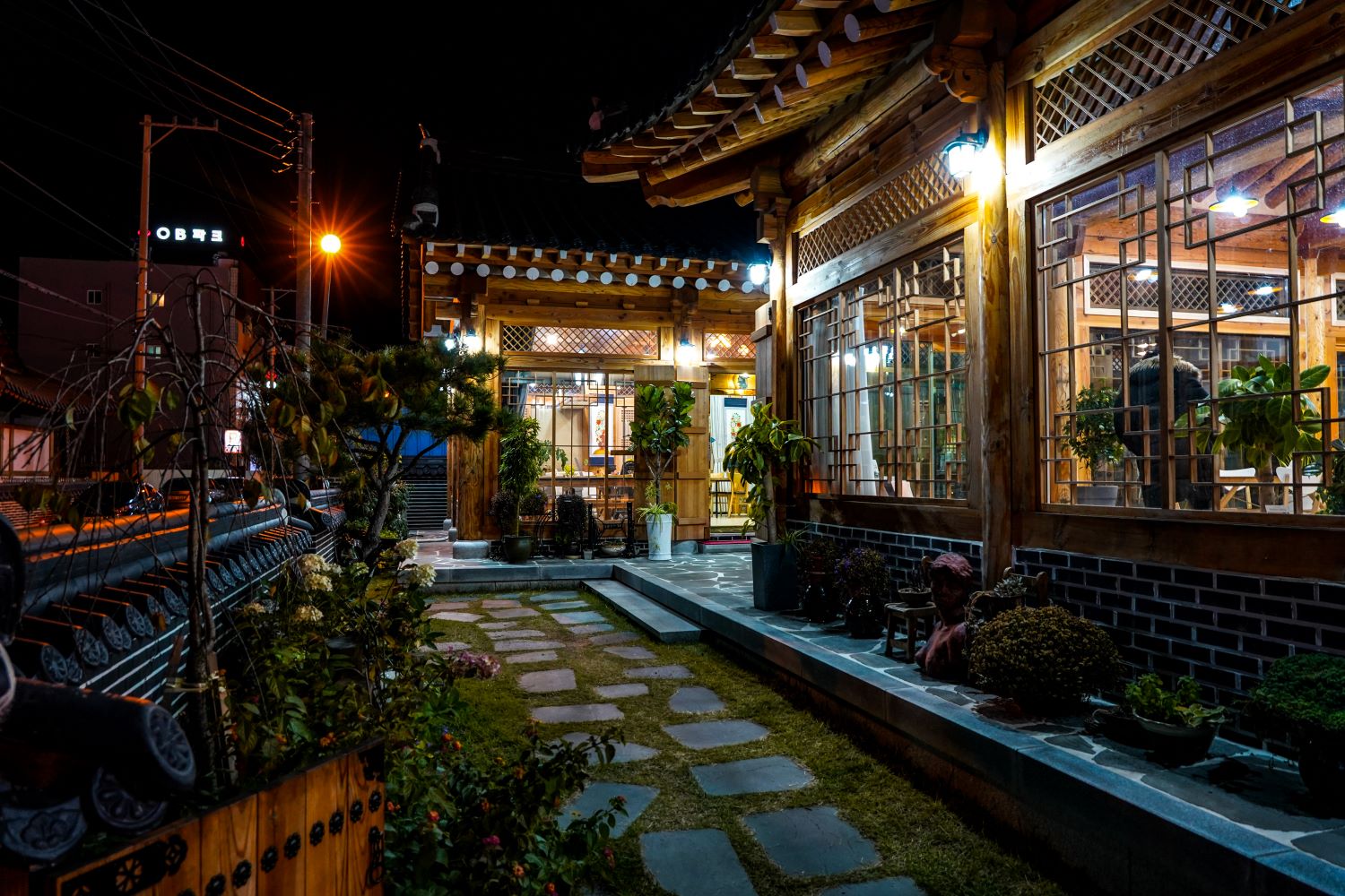 courtyard of a cozy cafe in south korea