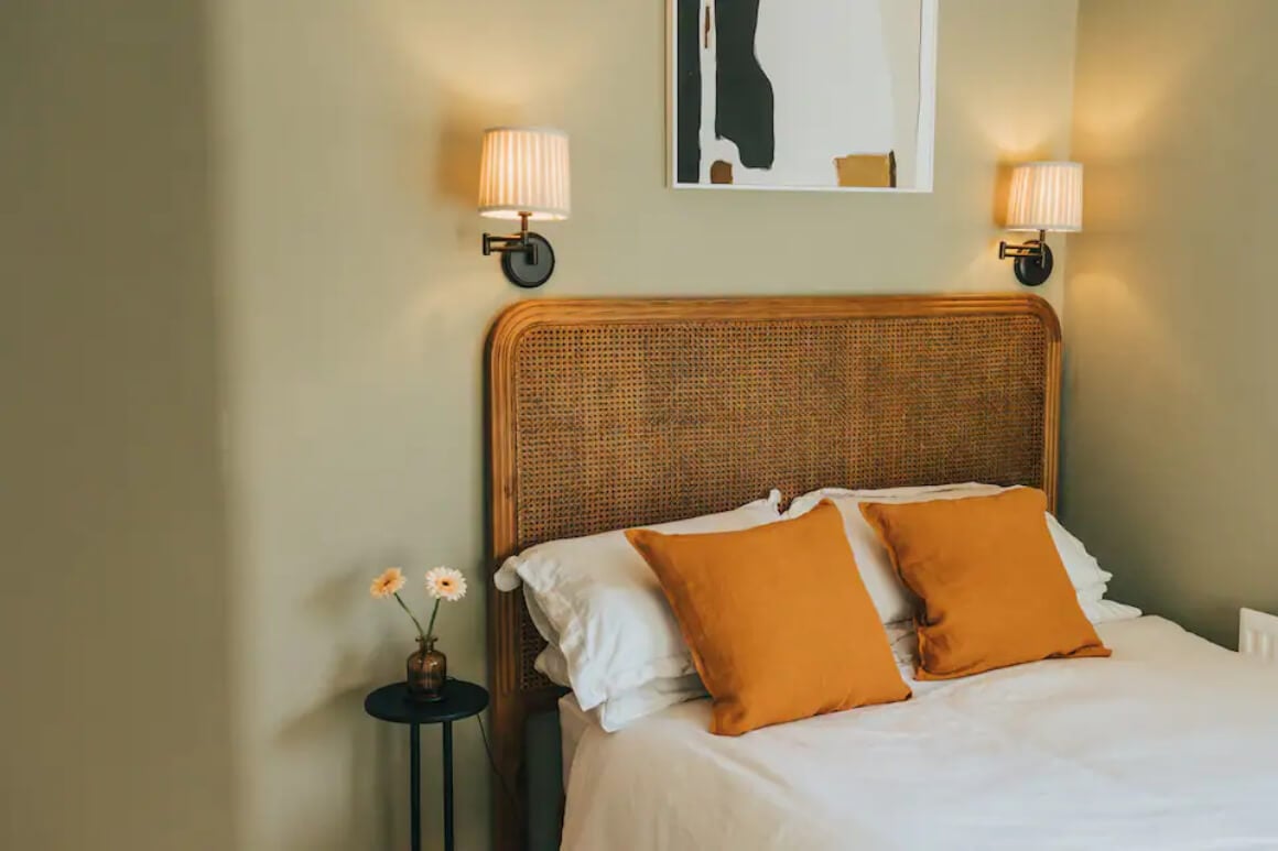 Elegant Mid Century One Bed Condo Norwich