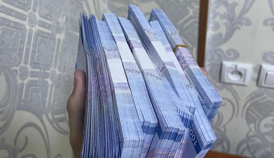 A massive stack of Uzbek som notes.