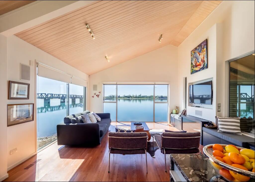 Unique Two-Bed Boatshed Home with Bay Views