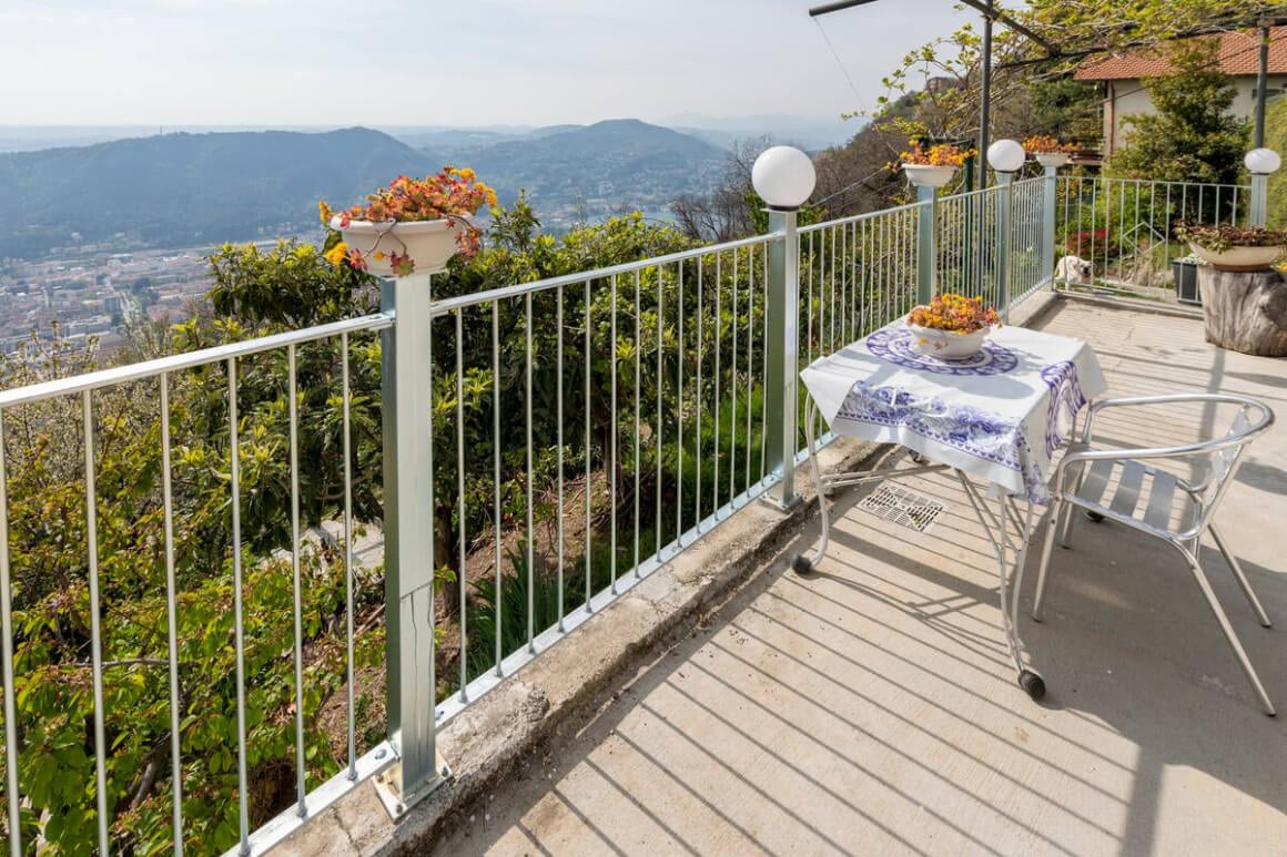 Private Ensuite Room with Alpine Views, Lake Como