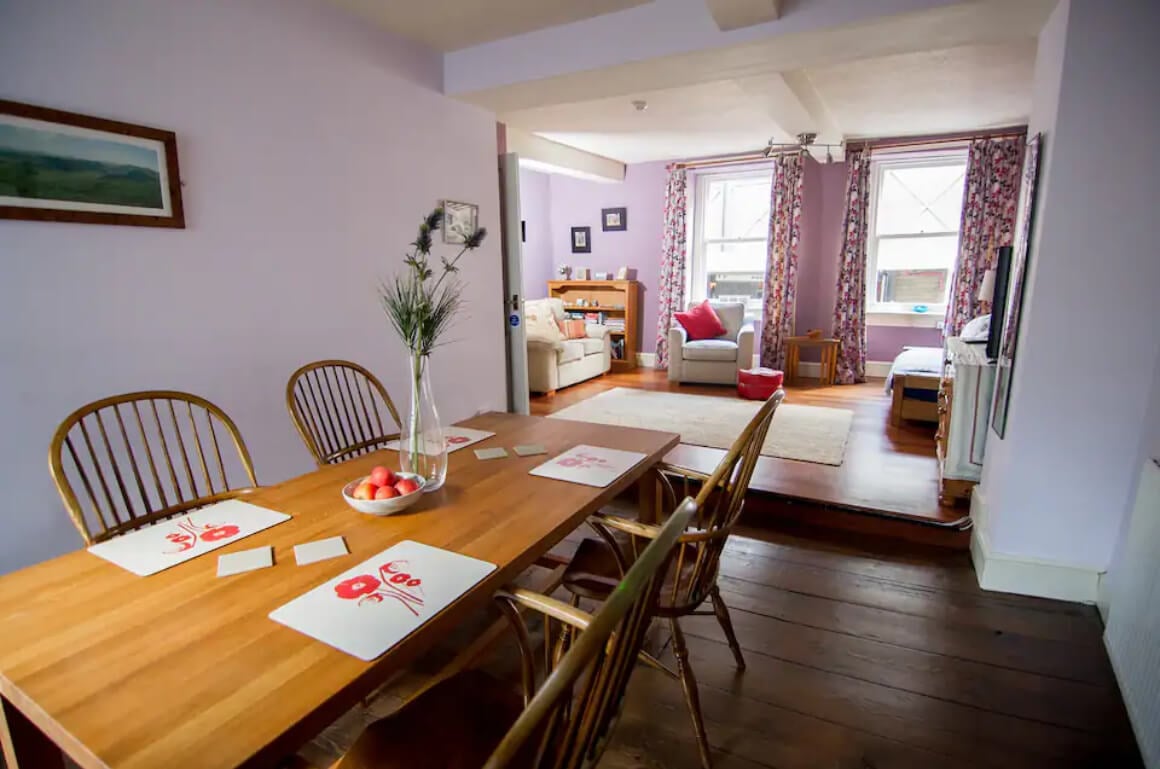 Colourful Two-Bed Apartment in Historic Center Lancaster UK
