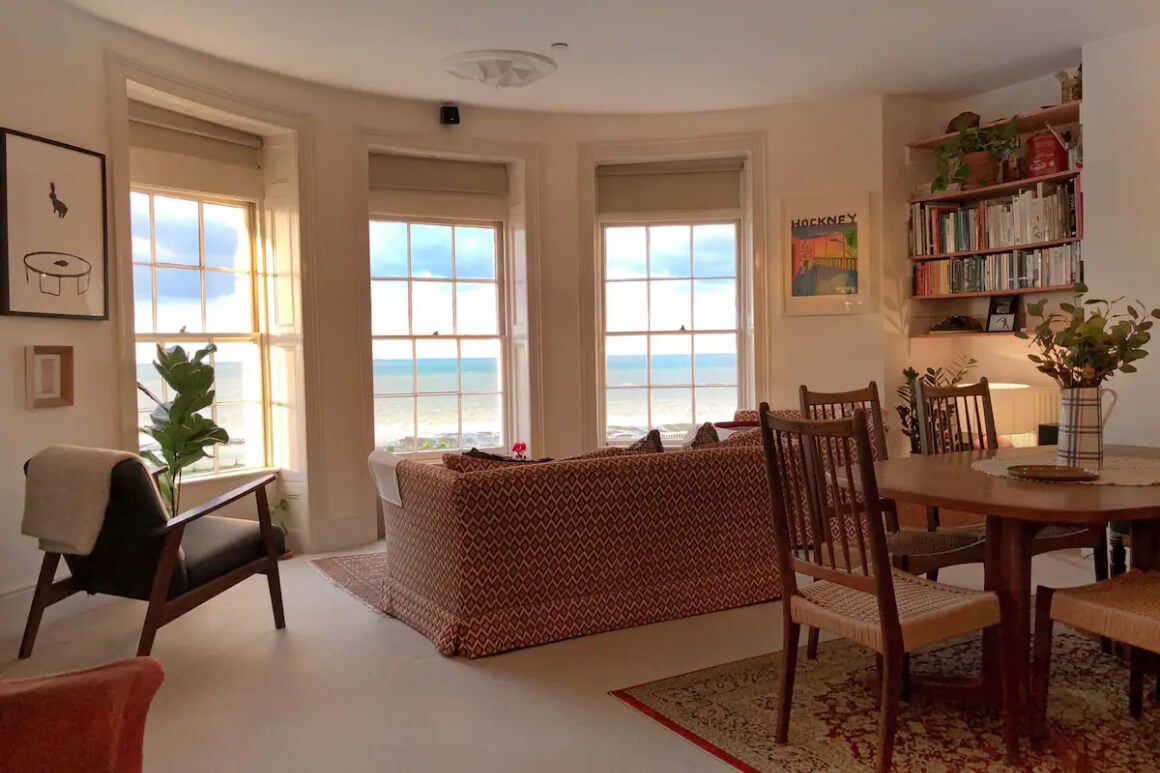 Elegant Seaview Apartment with Sunny Living Space Margate