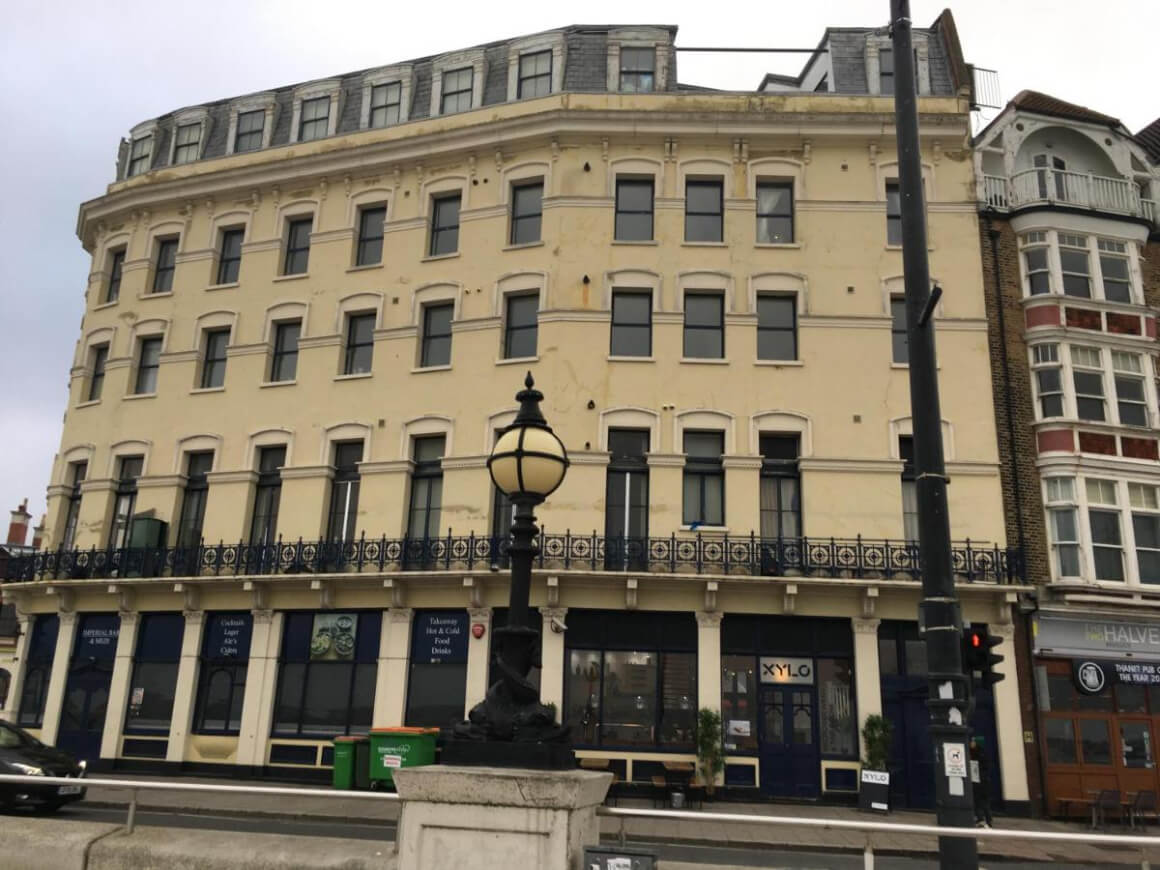 Homey Two-Bed Apartment with Ocean Views Margate