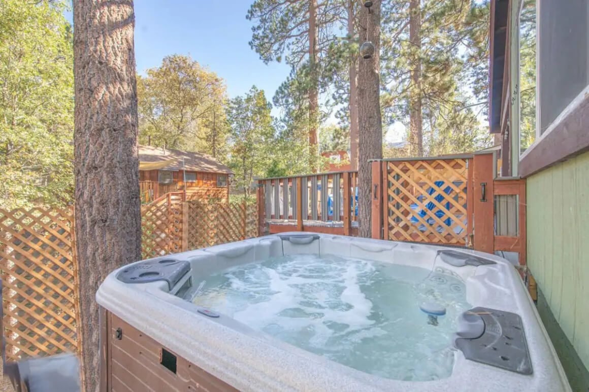 Modern Cabin in the Woods, Big Bear CA, spa tubs on the deck hidden in the woods at this rental cabin
