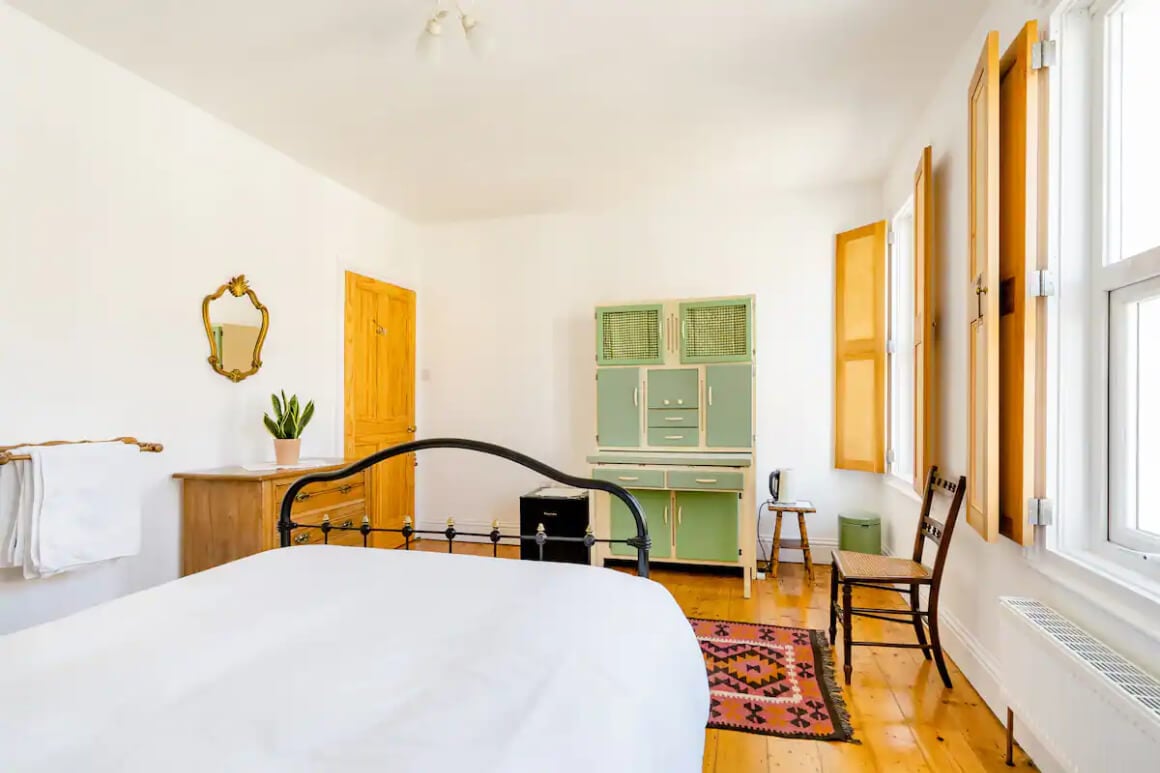 Sunny Room in a Victorian Townhome Margate