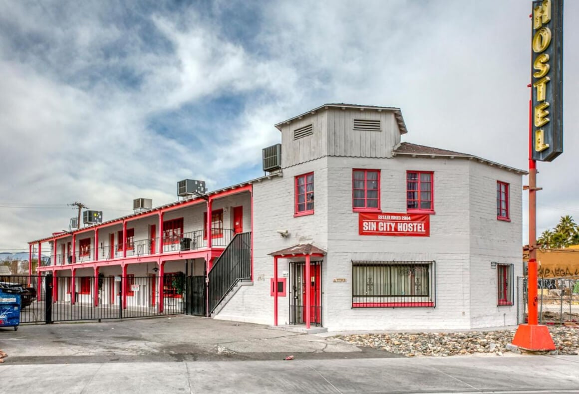 Sin City Hostel, Death Valley