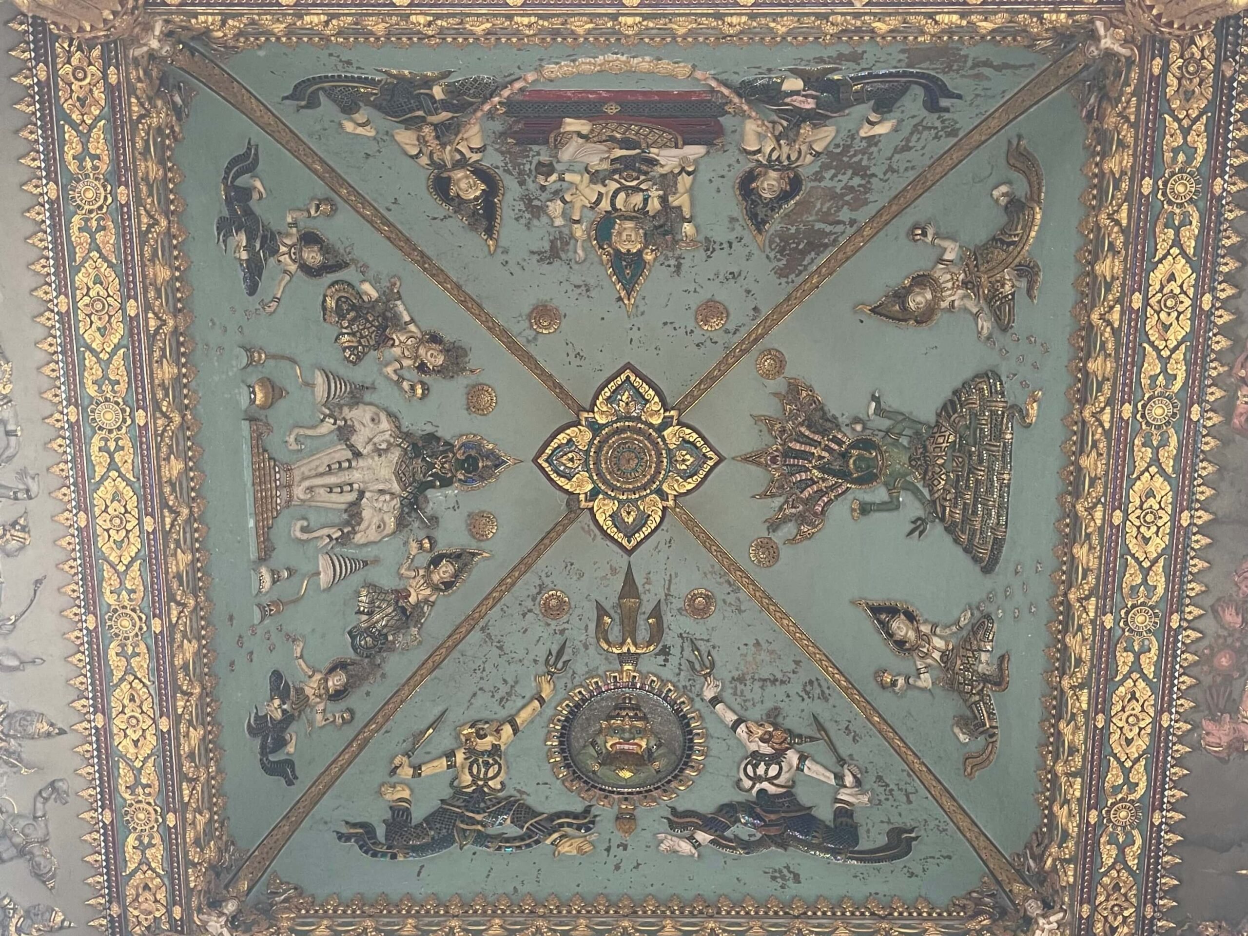 gold ornate roof in patuxai vientiane