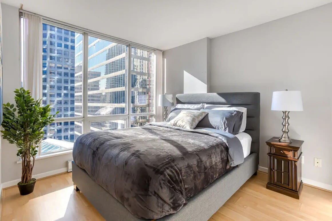 Central Apartment - 3min to Convention Centre + Parking Vancouver Canada