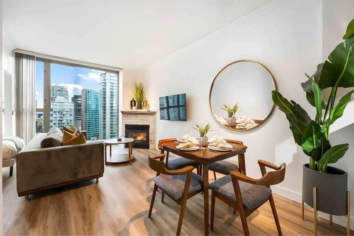 Yaletown Comfort: 2Beds & Underground Parking Vancouver Canada