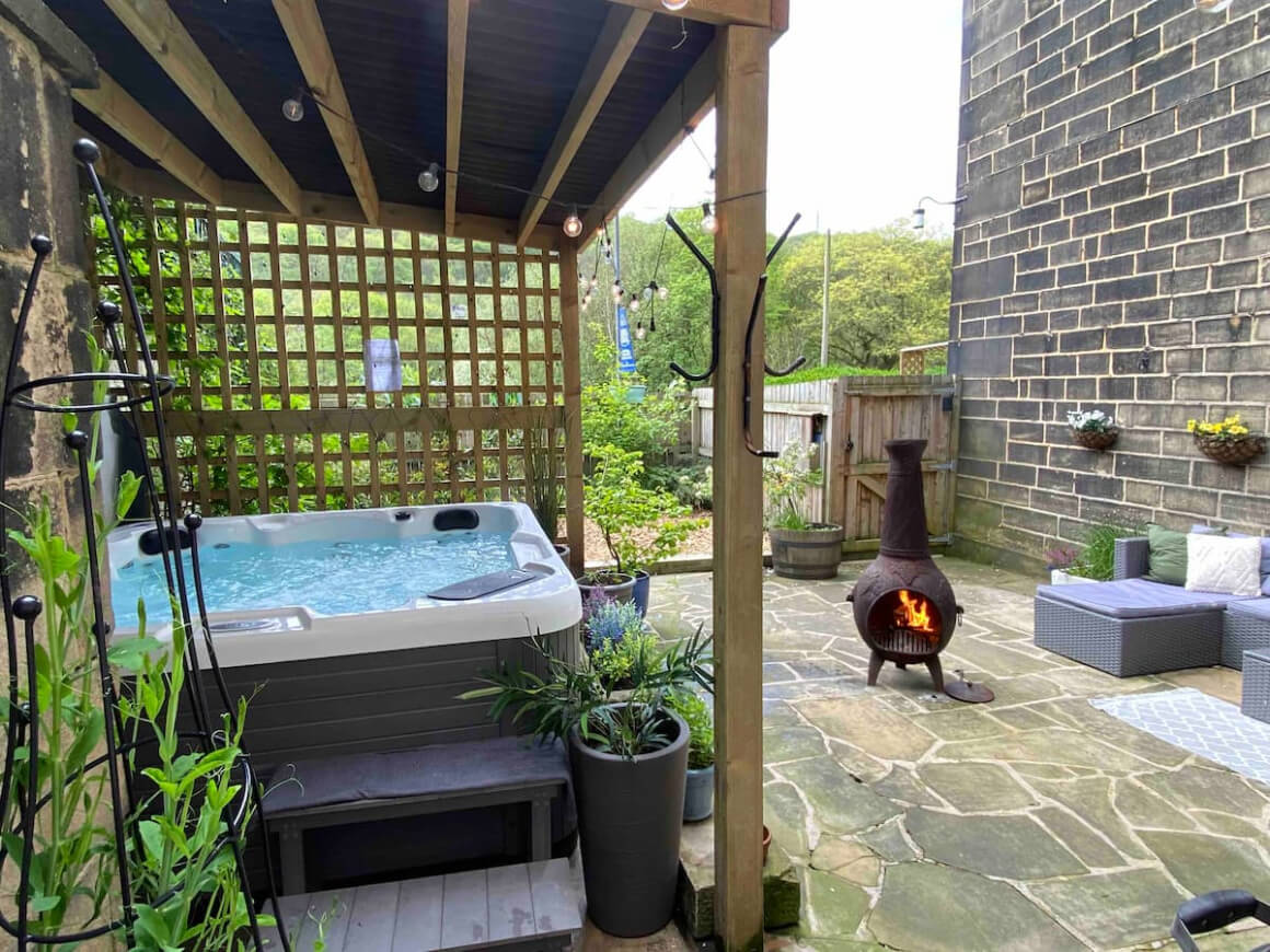 The Nook & Hot Tub in Hebden Bridge