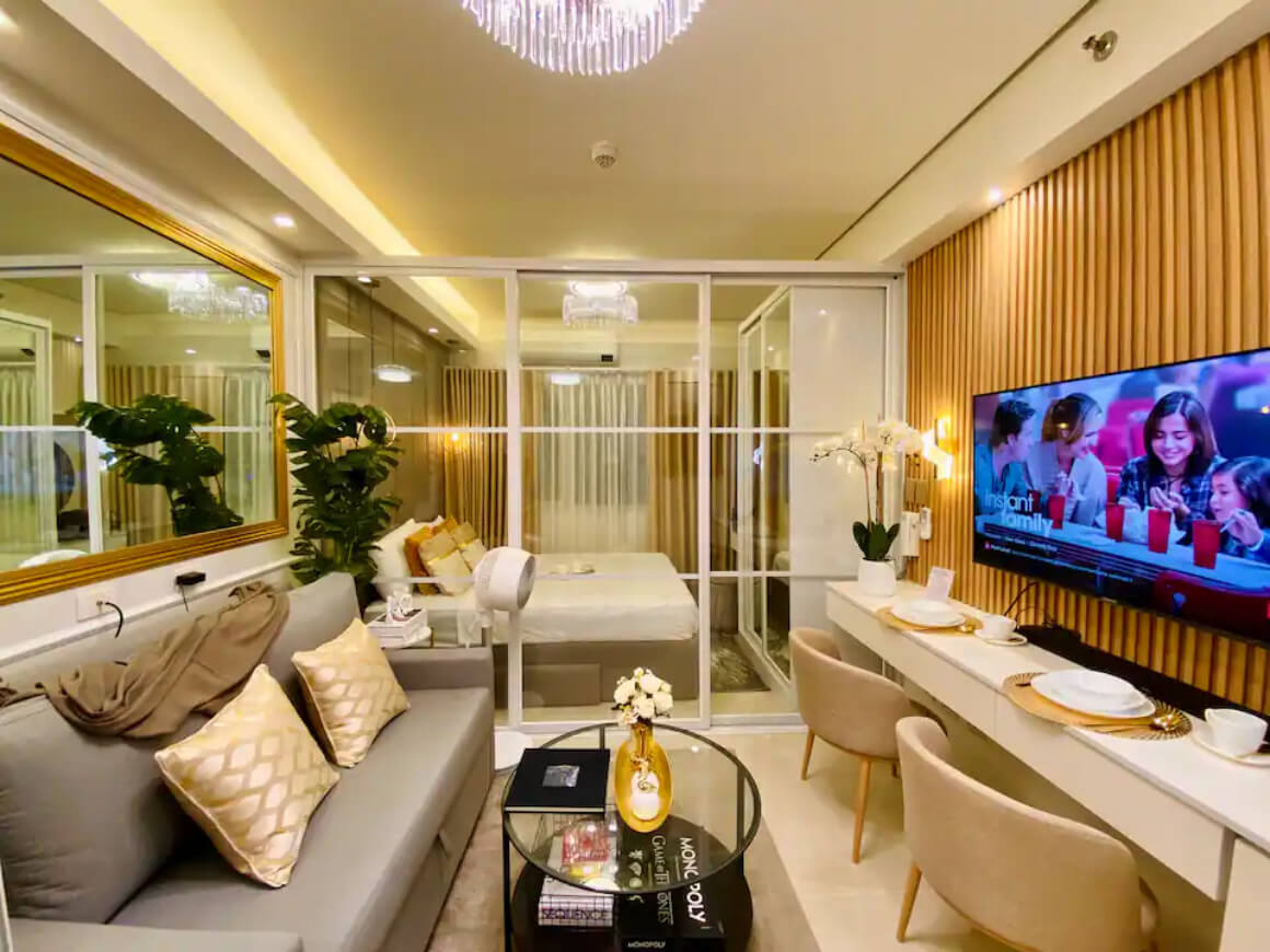 Idyllic European-Style Penthouse Overlooking the Bay Pasay Philippines