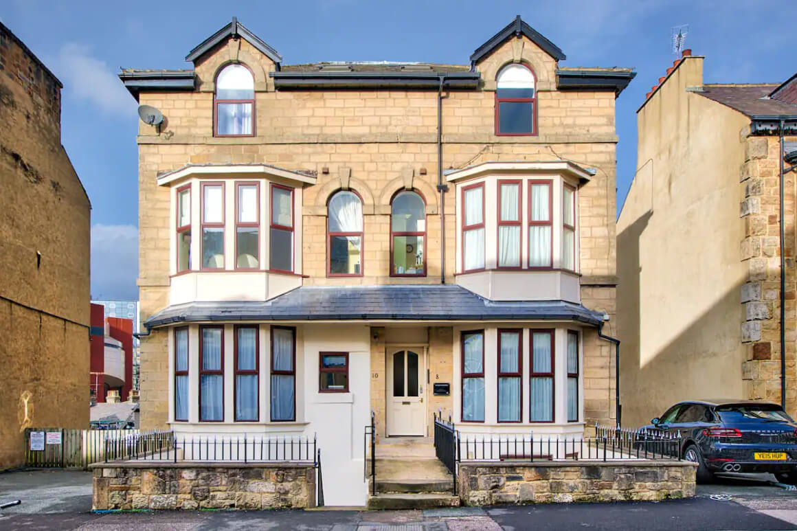 Central pied-a-terre apartment with parking Harrogate England
