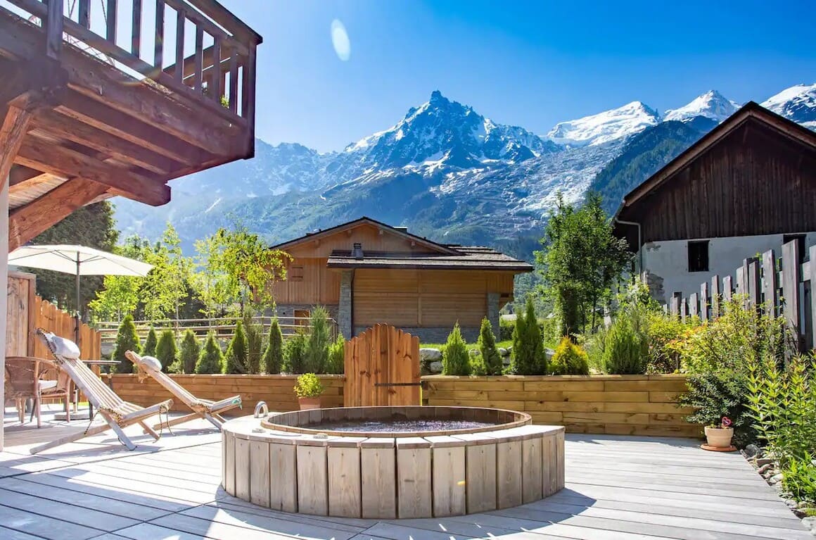 Luxury one-bedroom apartment with jacuzzi France