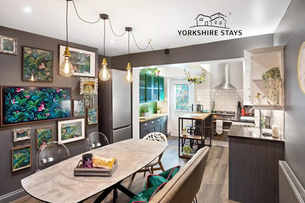 Stunning Central Harrogate 4bed Townhouse near HCC Harrogate England