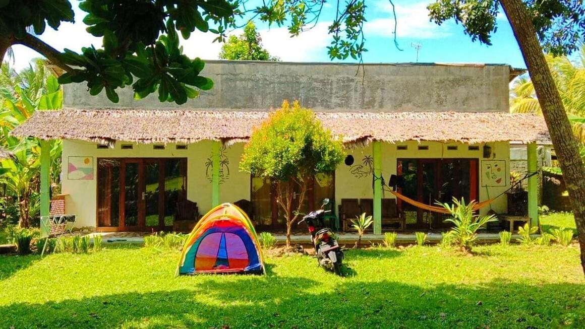 Susan Homestay Batukaras Indonesia