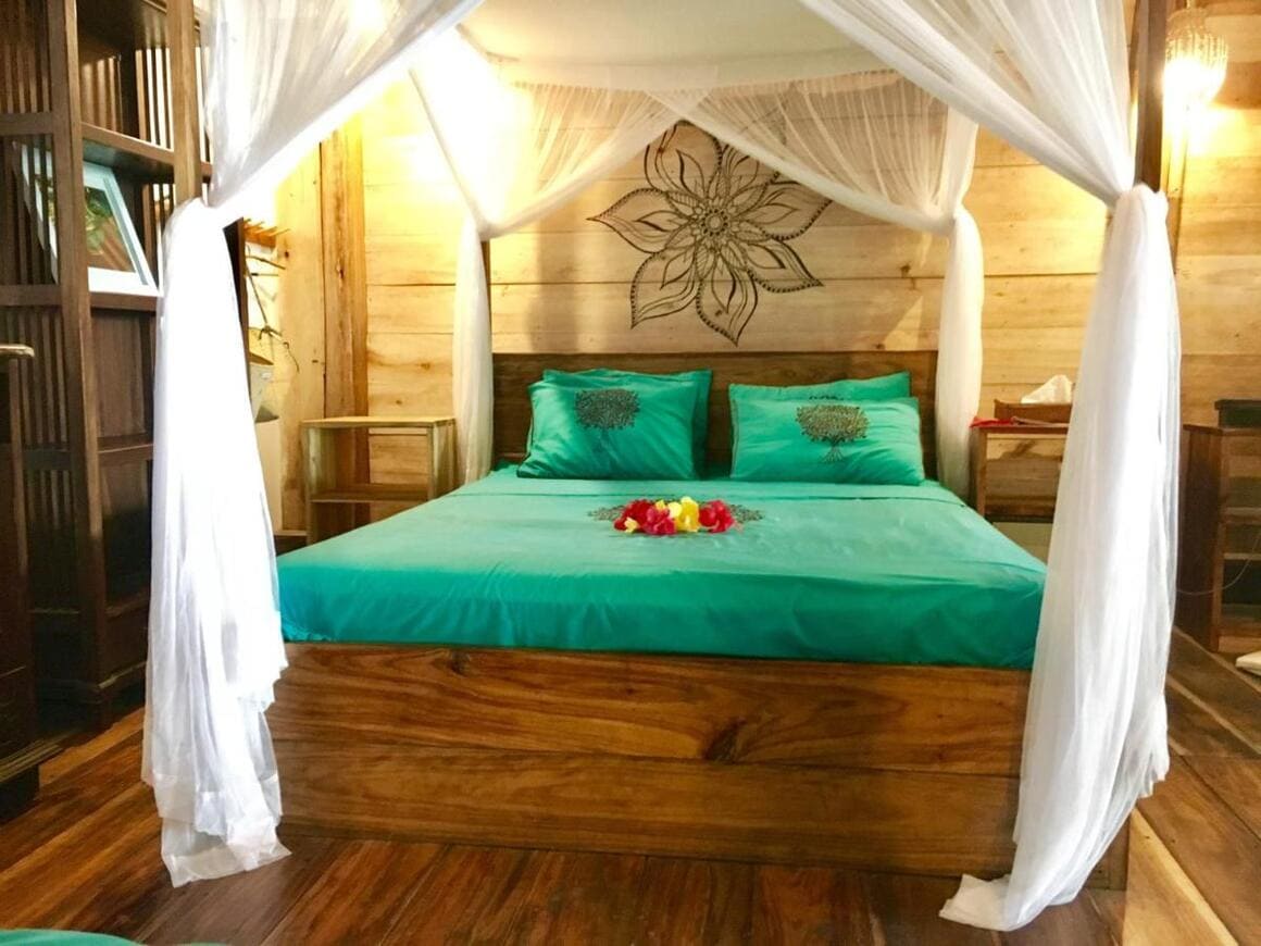 Villa Monyet Batukaras Indonesia