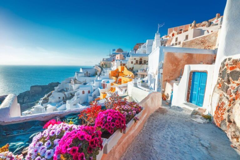 Where to Stay in Santorini (COOLEST Areas!)