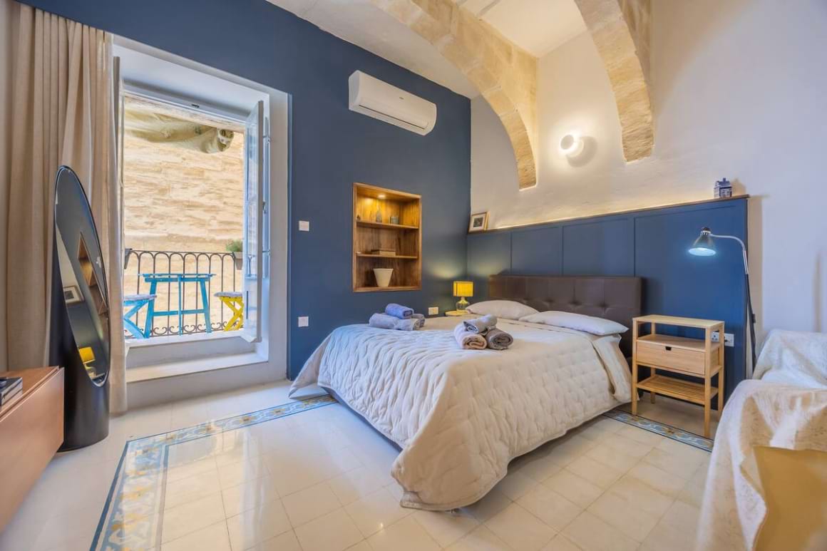 one bed condo with balcony with sea views valletta