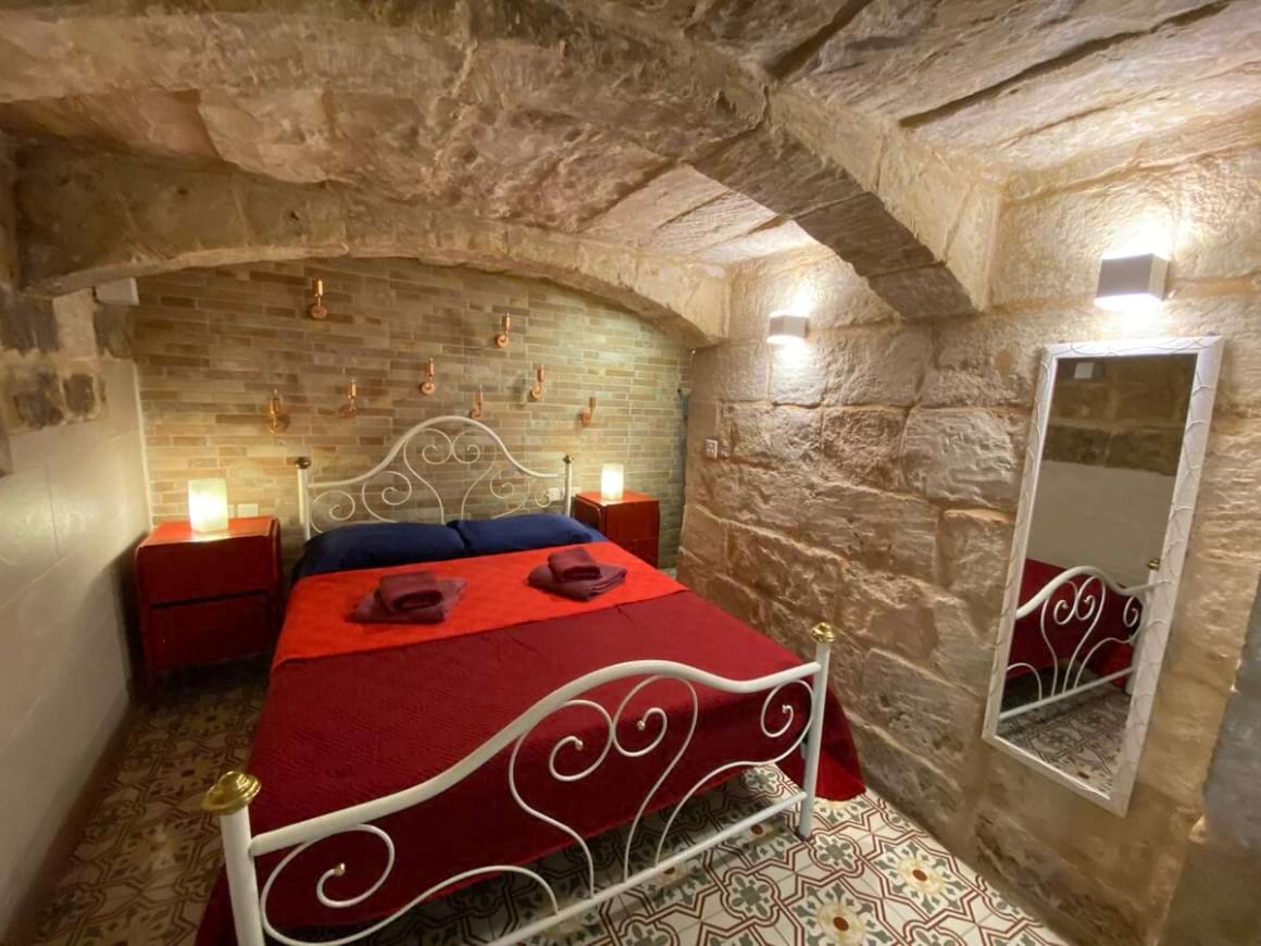 one bed traditional maltese apartment valletta