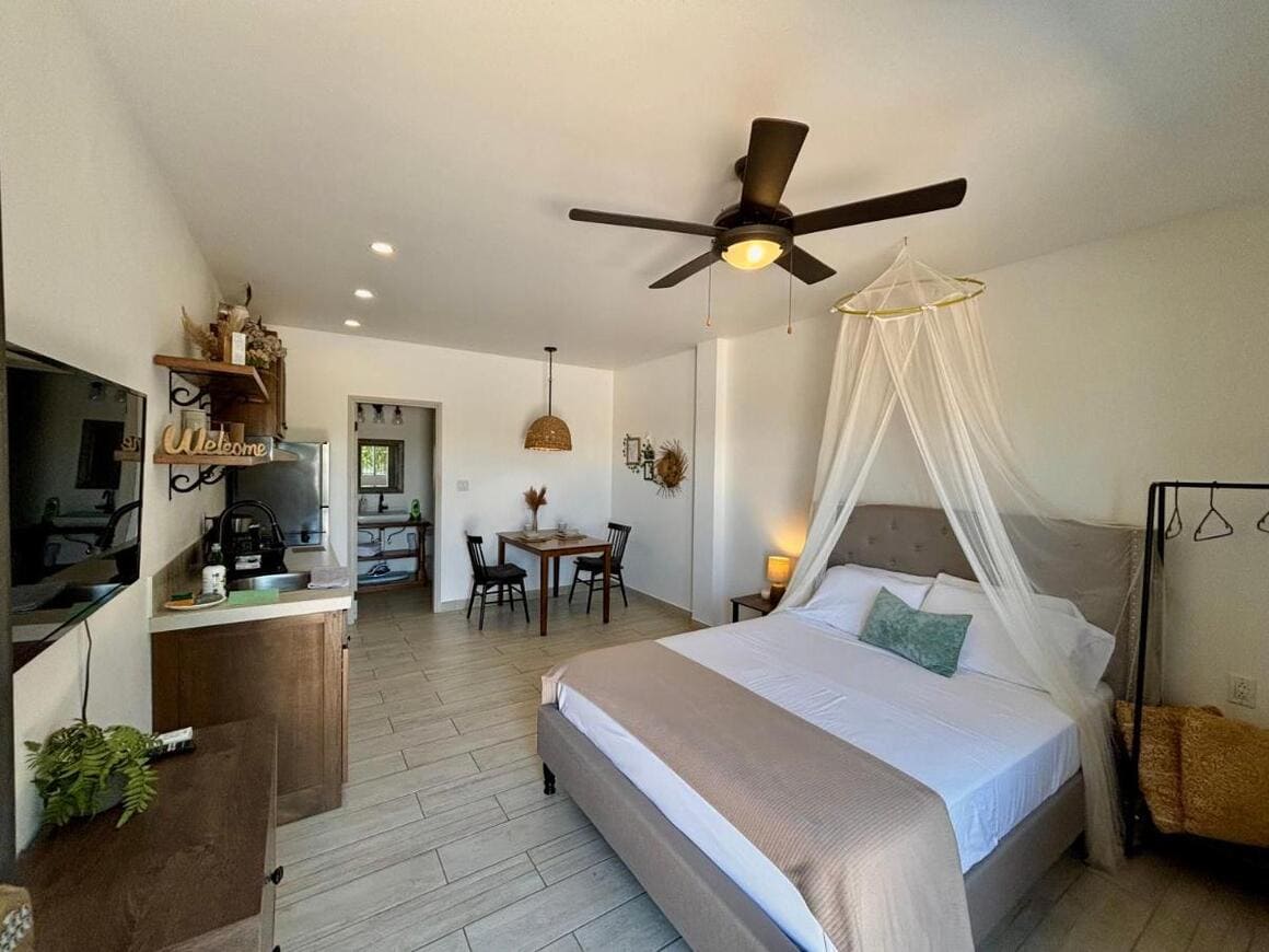 Stylish Apartments near Best Western Hotel Belize City