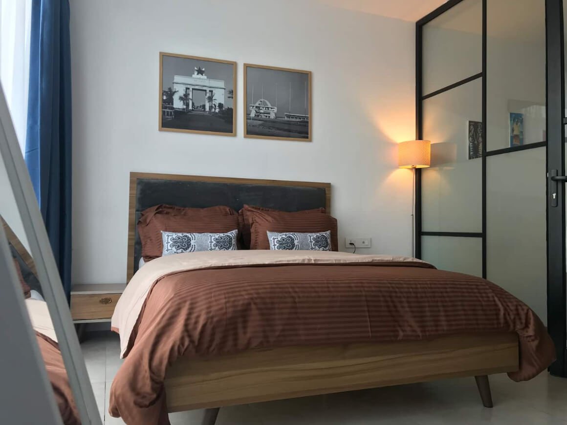 1-Bed Apartment with Floor-to-Ceiling Windows