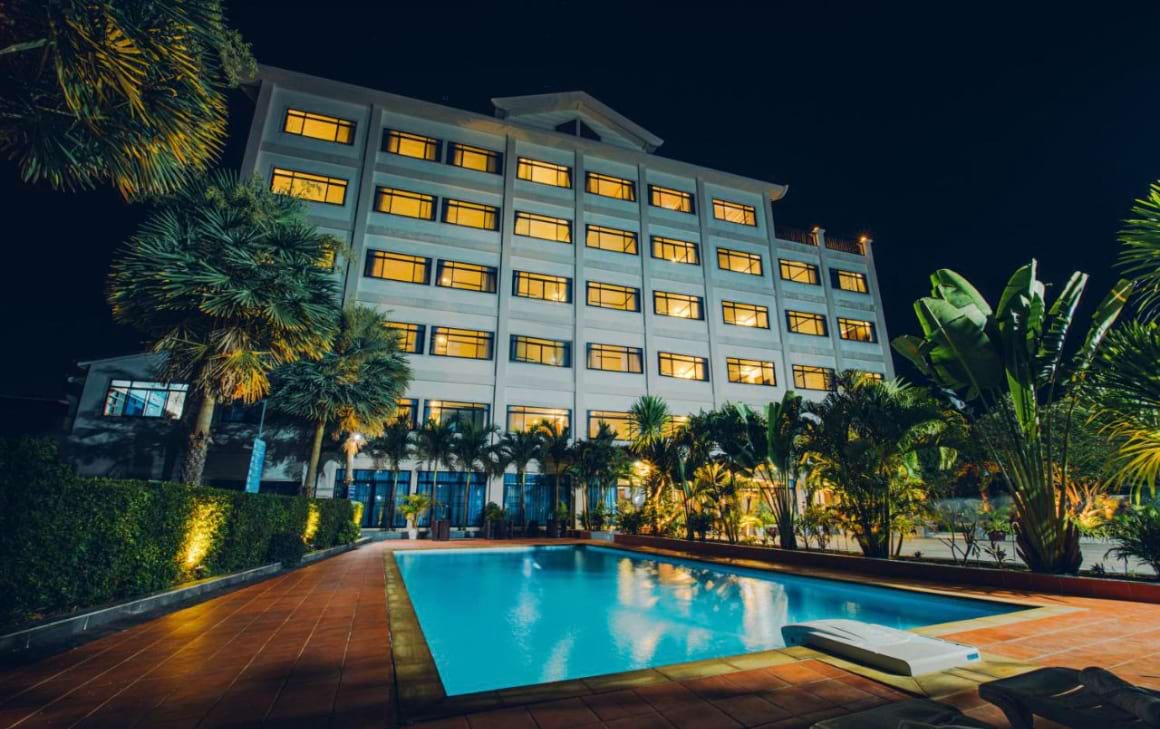 sisombat plaza hotel Vang Vieng