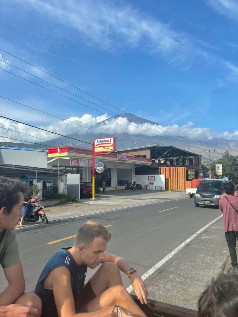 mount rinjani mini mart background