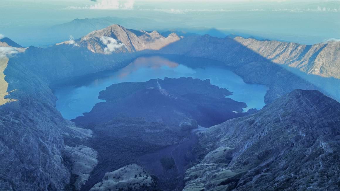 mount rinjani mountains lake volcano unreal views