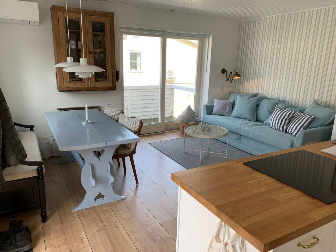 Seaside 2-Bed apartment with balcony