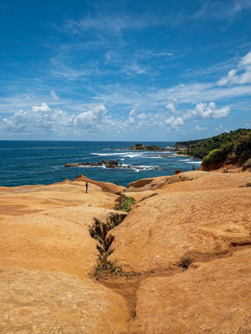 dominica marigot red rocks