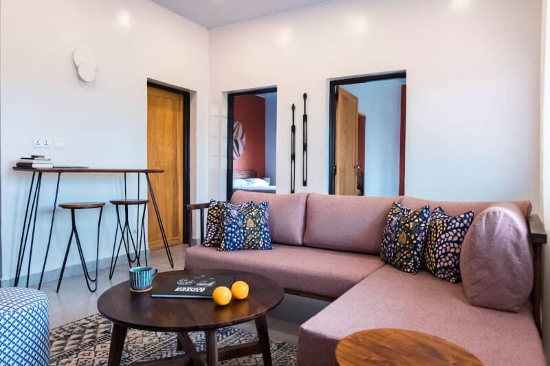 Stylish 2-Bed Apartment with Parking