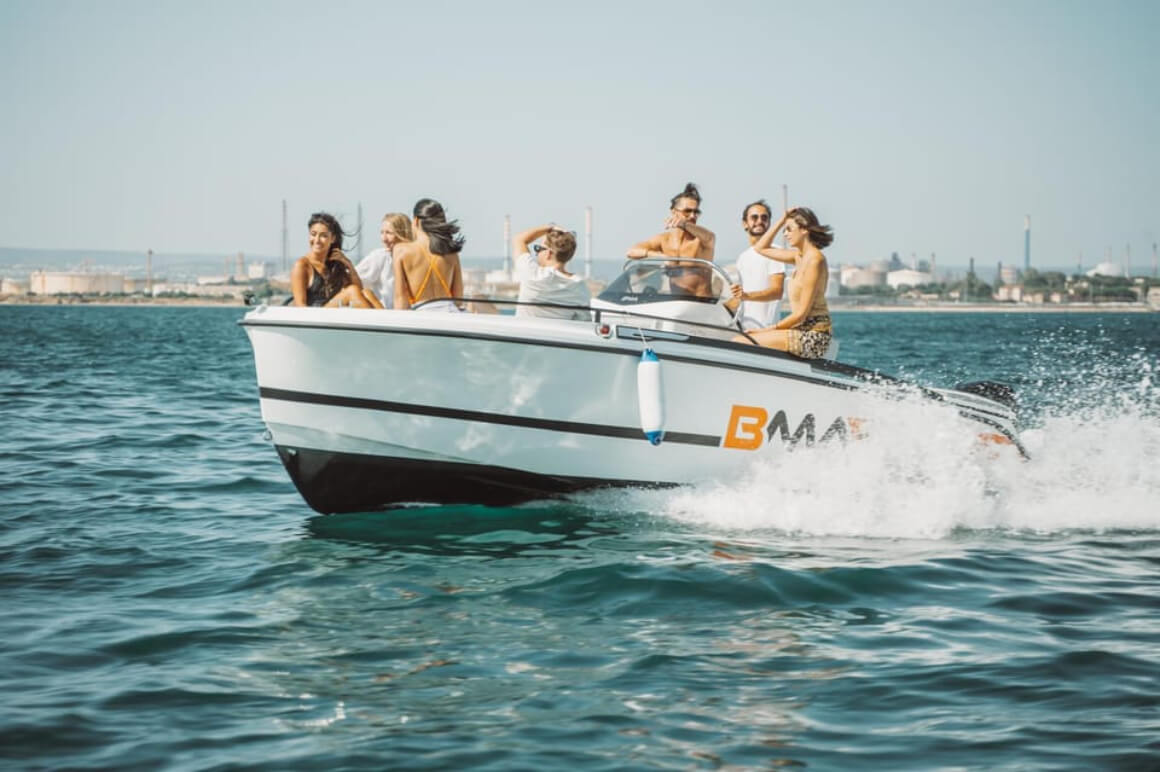 sunset boat cruise around the Taranto coastline