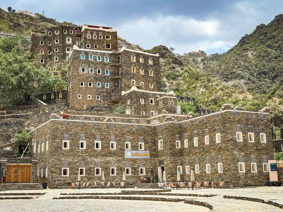 al elwan fort rijal almaa