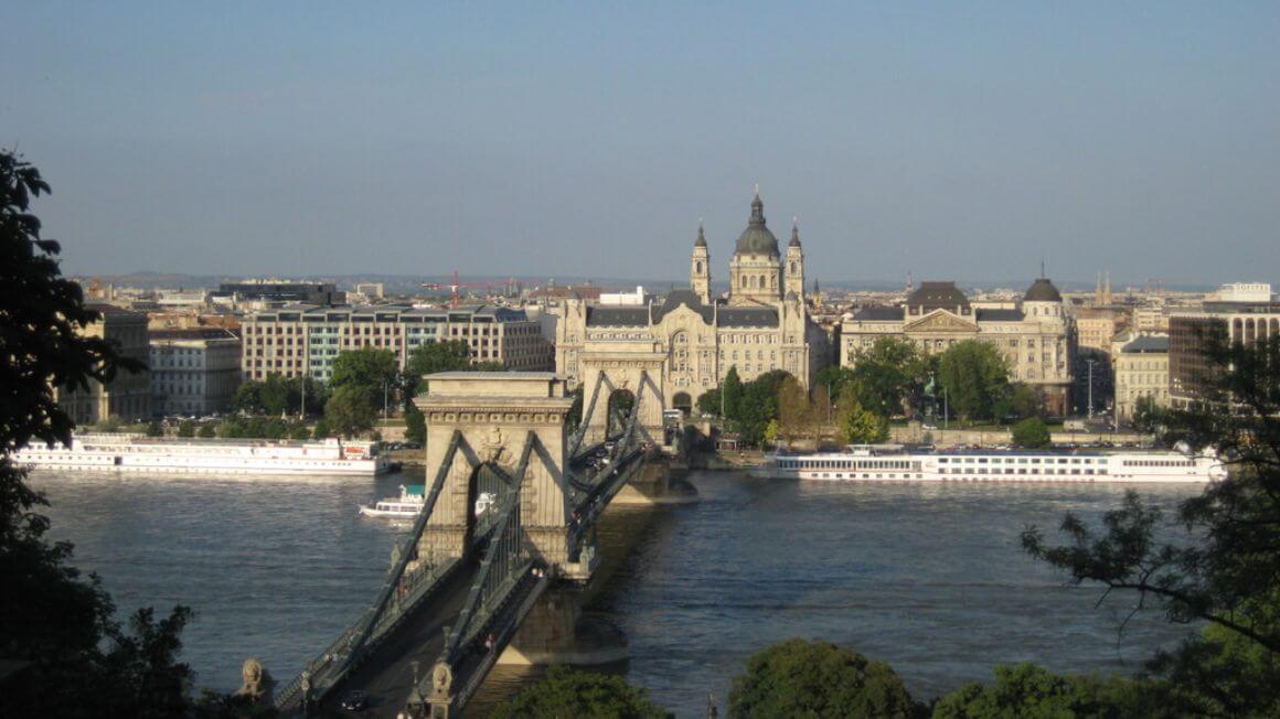 hungary-szechenyi-chain-bridge-budapest