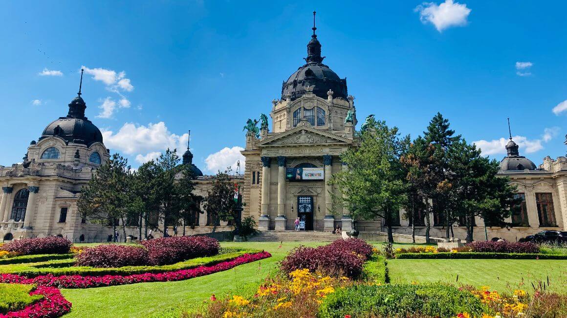 hungary-szechenyi-thermal-bath-budapest