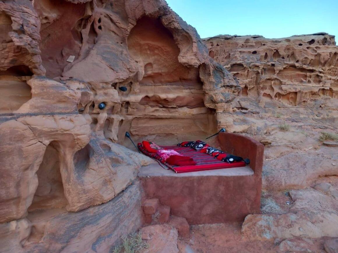 Romantic Local Cave With Tour Wadi Rum