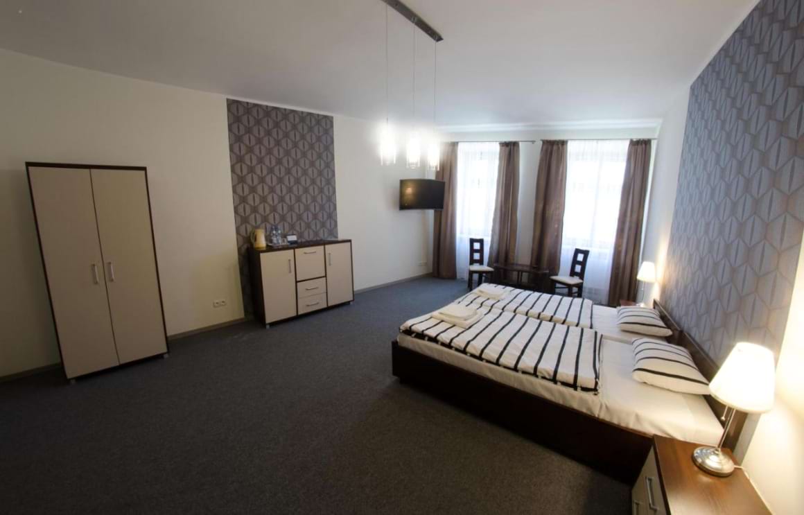 brama old city rooms krakow