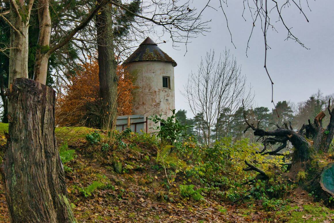Old lighthouse at edge of Loch Ness