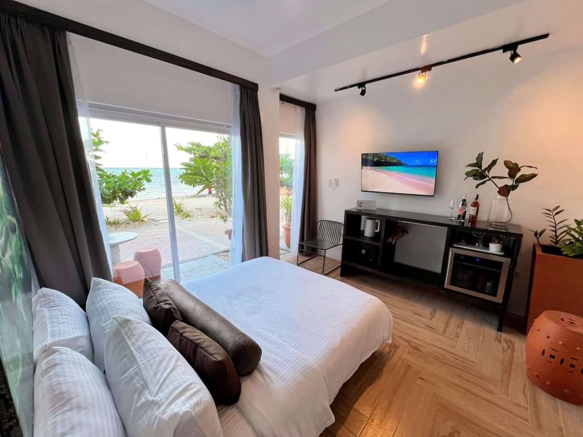 triple room with ocean view near bulabog boracay