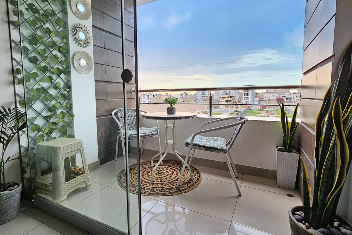 Central Apartment with Balcony and 150mb Wifi