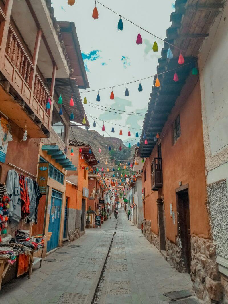 peru pisac narrow streets alley