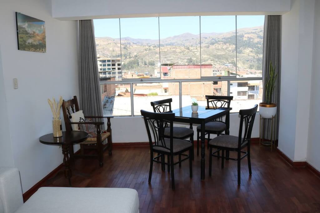 Early arrival large garage fantastic mountain view Huaraz