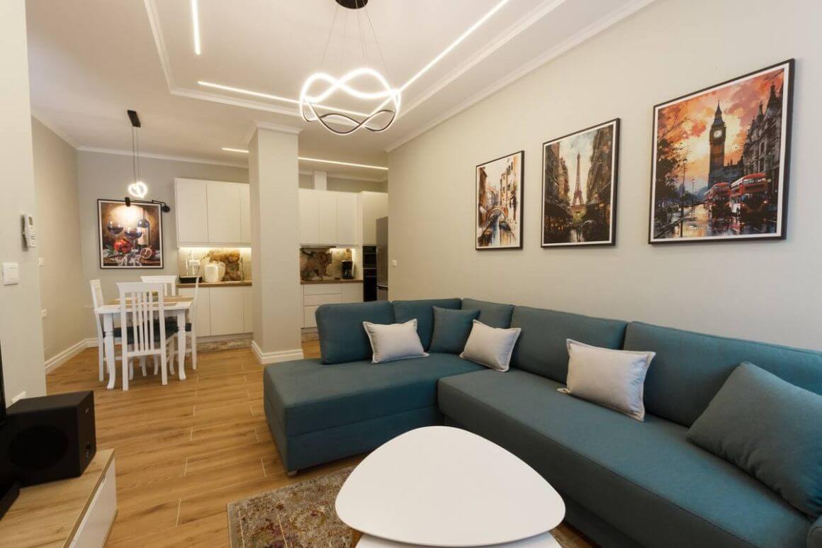 GjiroCasa Apartment - Modern Stay In a Stone City