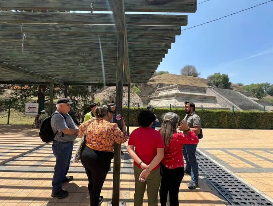Great Pyramid of Cholula, tour group image