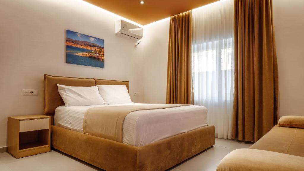 KRONOS Hotel