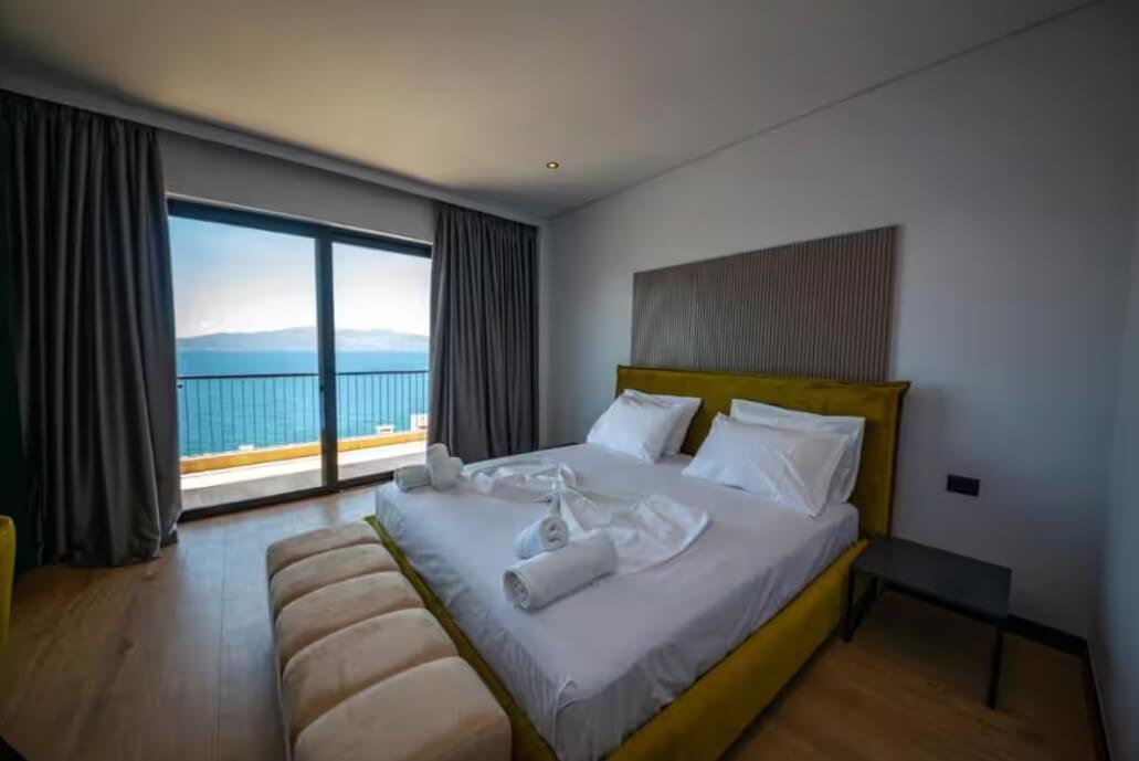 One Bedroom Apartment with Balcony Sea View
