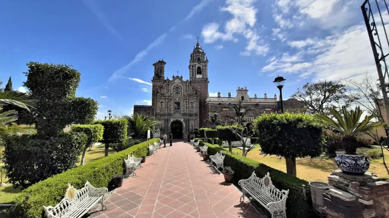 Beautiful gardens and old building in Atlixco