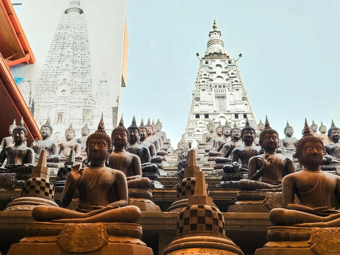 sri lanka colombo gangaramaya buddha statues