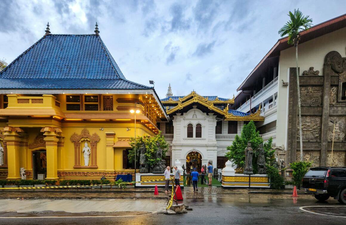 sri lanka colombo gangaramaya temple complex